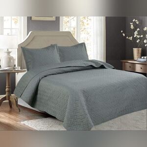 Reversible quilted bedspread with square stitching for all seasons QUEEN SIZE